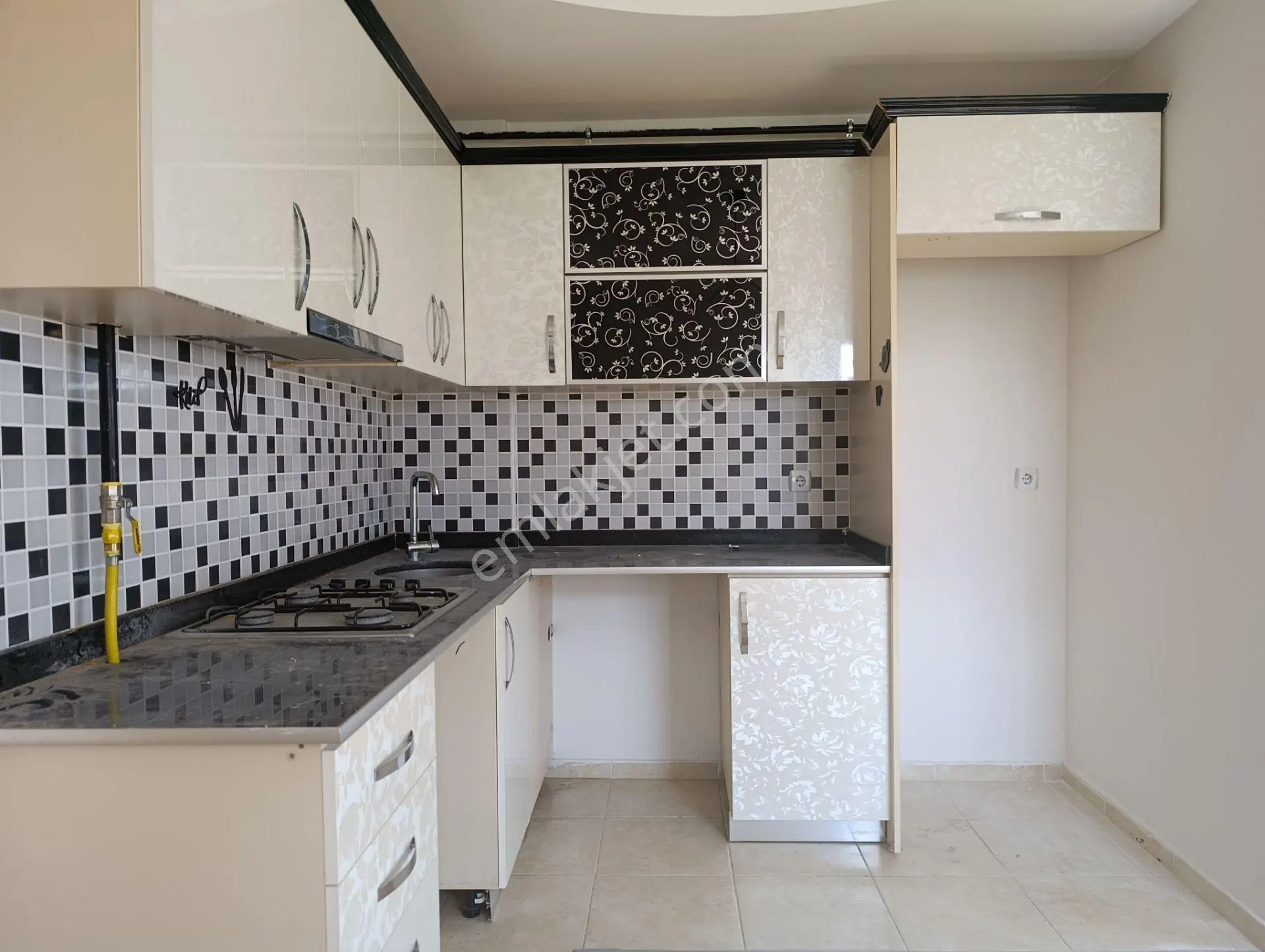 Sayapark'a Yürüme Mesafesinde Deniz Manzaralı 2+1 Kiralık Daire - Görsel 5