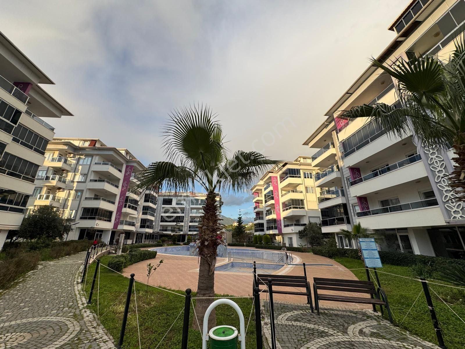 Kale Ve Deniz Manzaralı Geniş 3+2 Dubleks – Denize Sadece 300 M