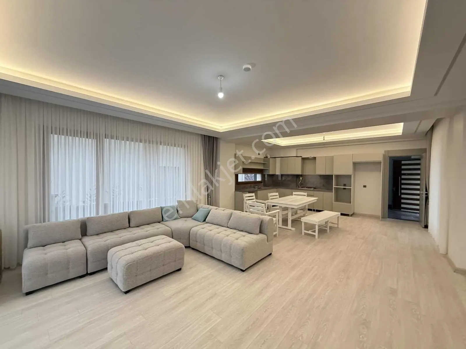 Hisarcık Mah Satılık Meskenli Bağımsız Arsa Paylı Eşyalı Villa
