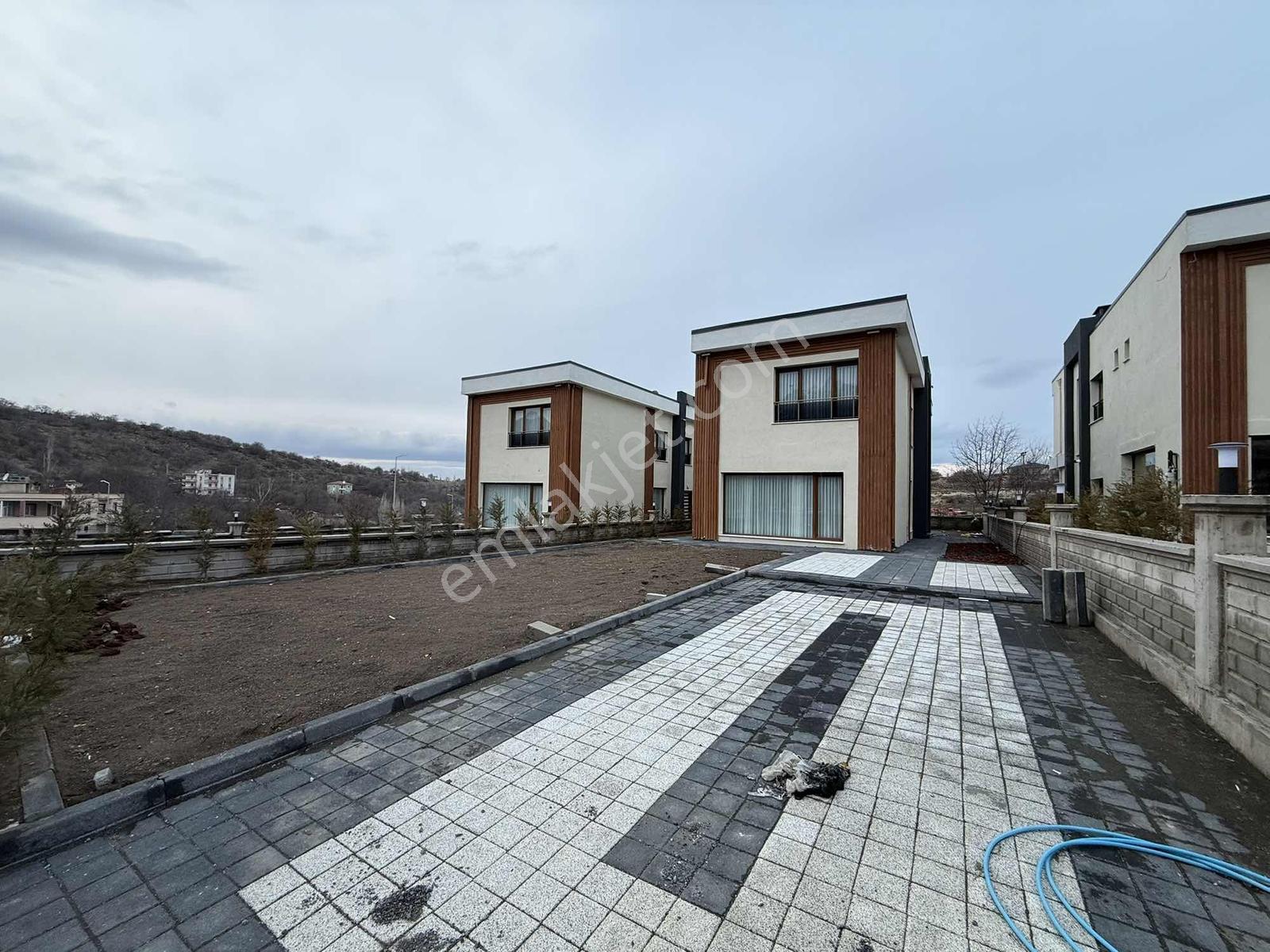 Hisarcık Mah Satılık Meskenli Bağımsız Arsa Paylı Eşyalı Villa - Görsel 19