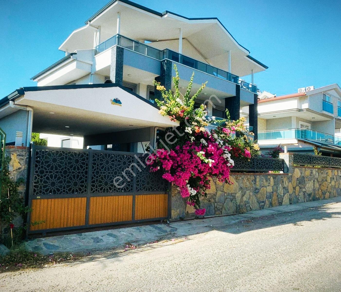 Akbük Merkezde 6+1 Tam Müstakil Havuzlu Villa Kaçmaz !!!