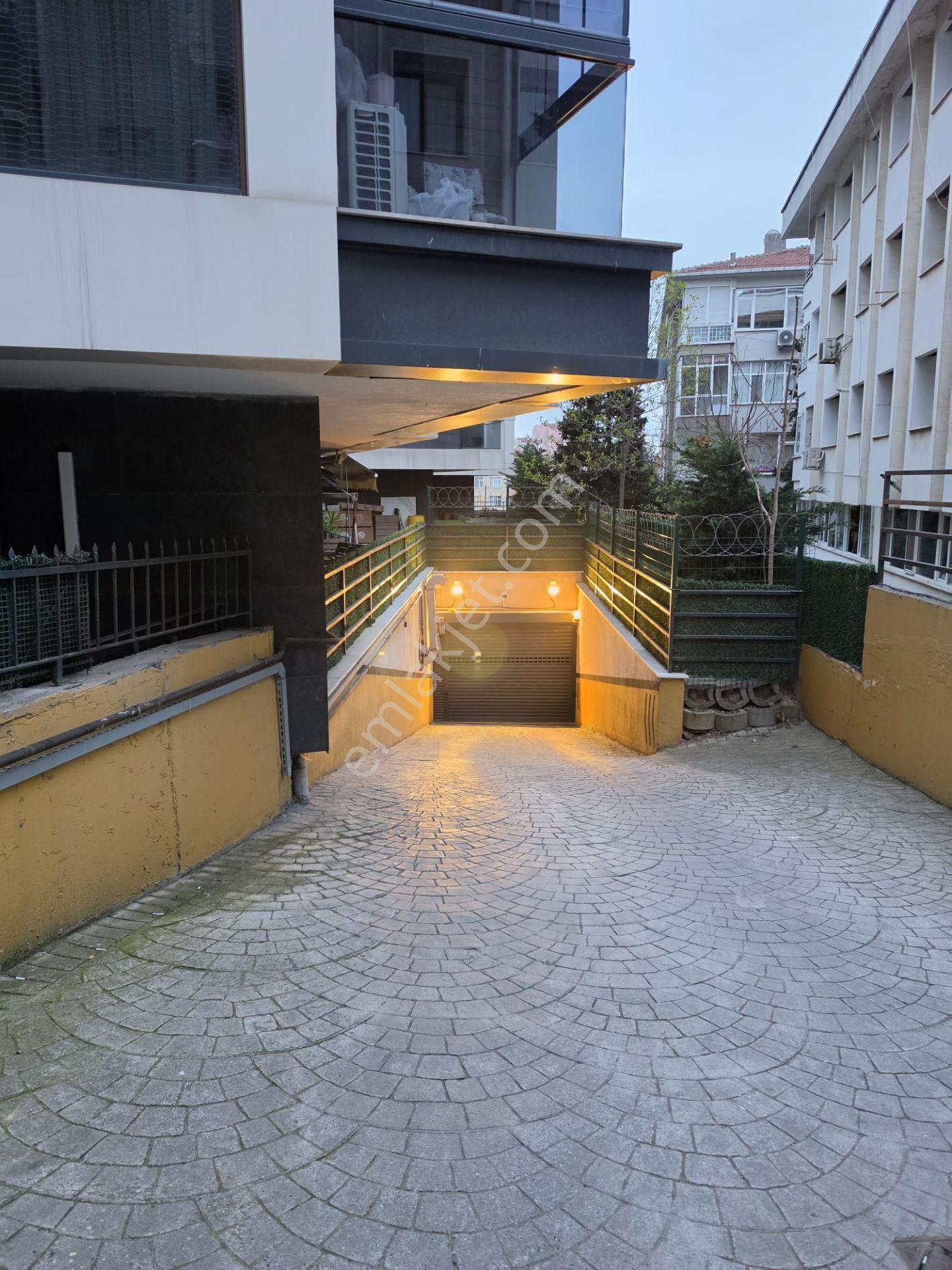 Acıbademin Merkezi Konumunda Teraslı Dubleks 2+1 Çift Banyolu - Görsel 34
