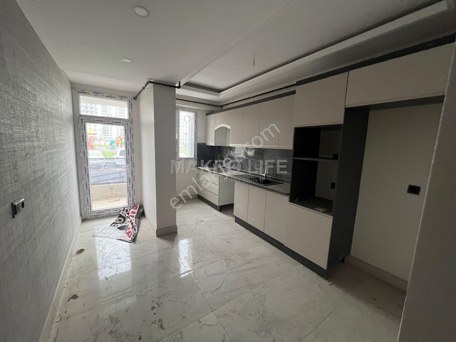Yenicezaevi Tarafı 3,5+1 Havuzlu Ultra Lüx Sıfır Daire