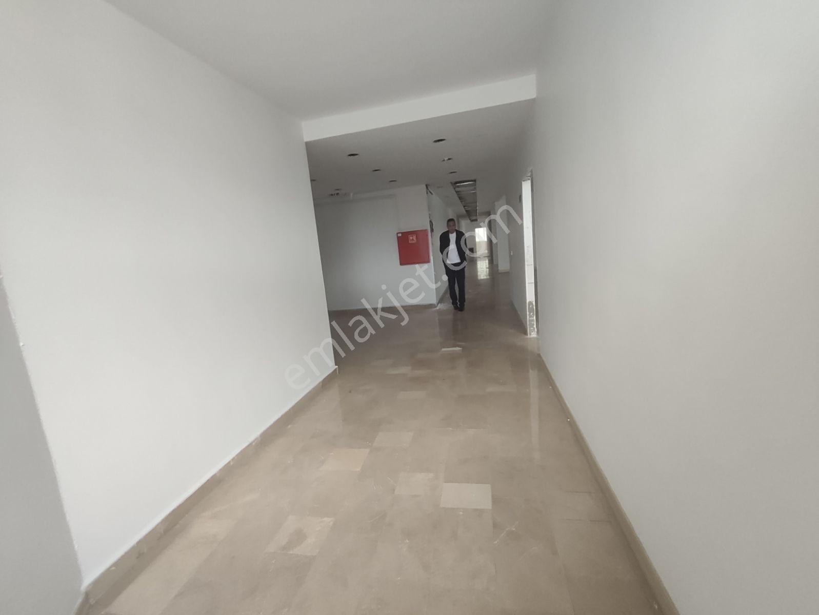 Enes Malik Toraman'dan Yenibosnada 850m2 Kiralık İmalathane Ofis - Görsel 4