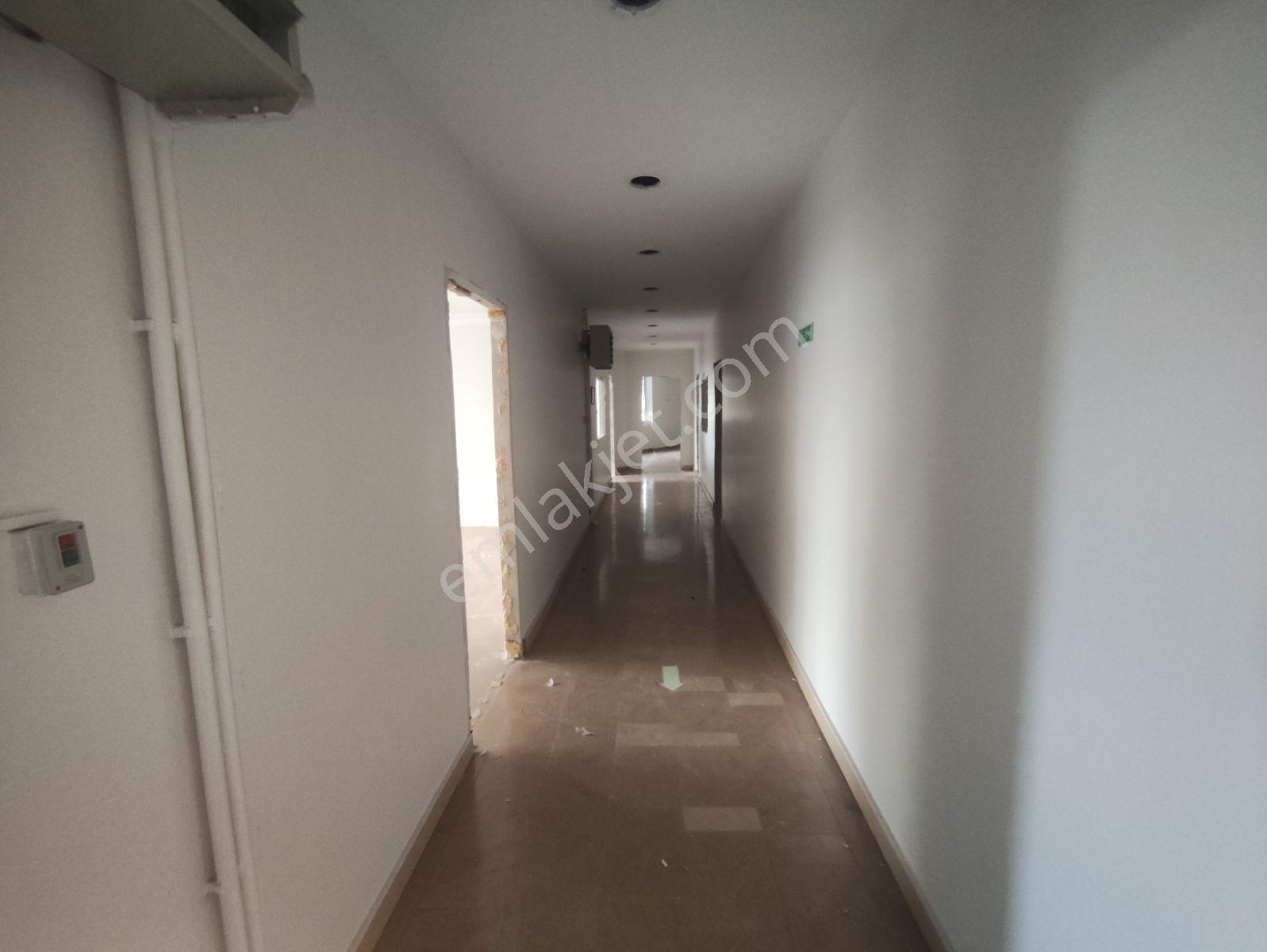 Enes Malik Toraman'dan Yenibosnada 850m2 Kiralık İmalathane Ofis - Görsel 27