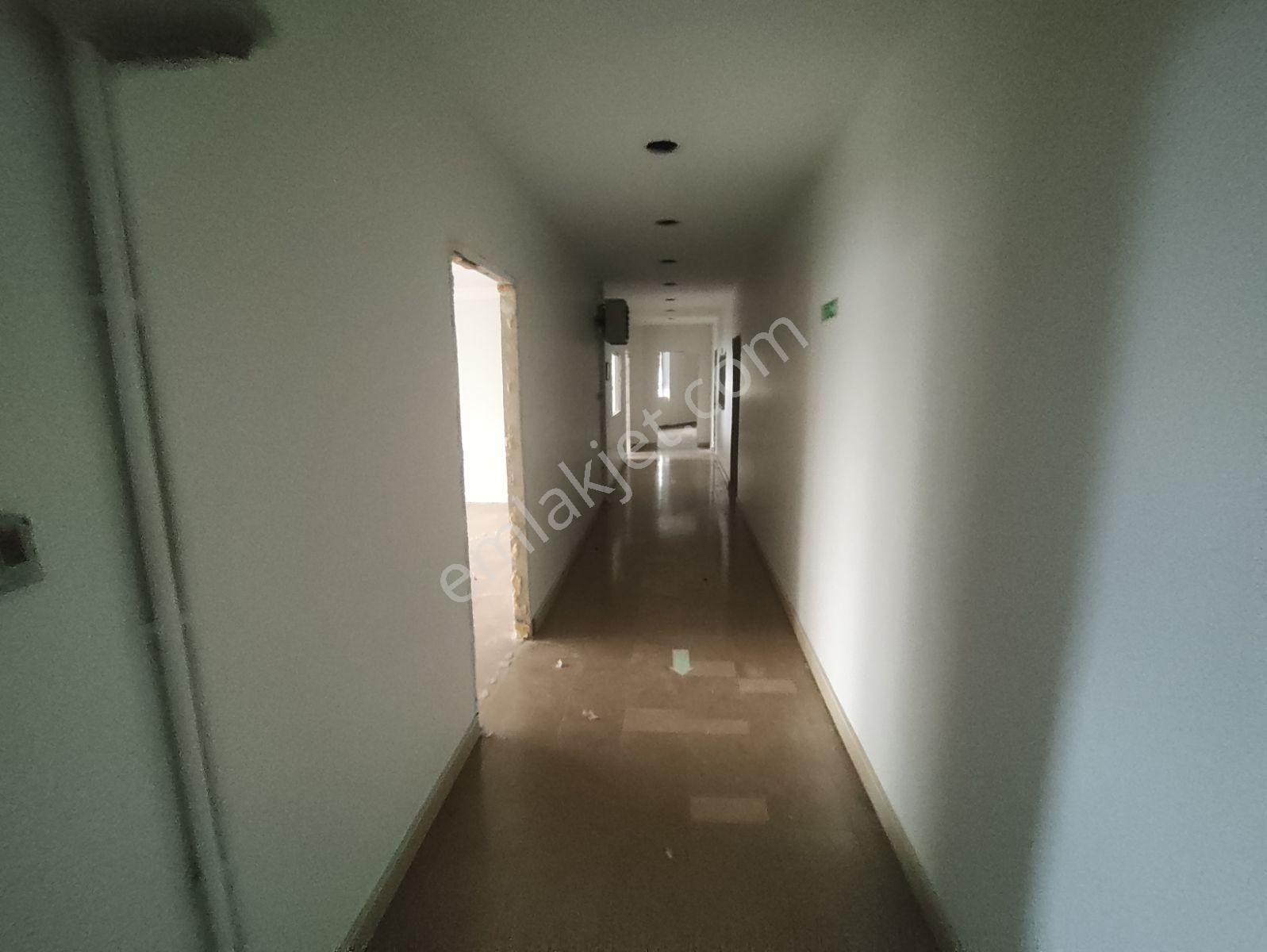 Enes Malik Toraman'dan Yenibosnada 850m2 Kiralık İmalathane Ofis - Görsel 20