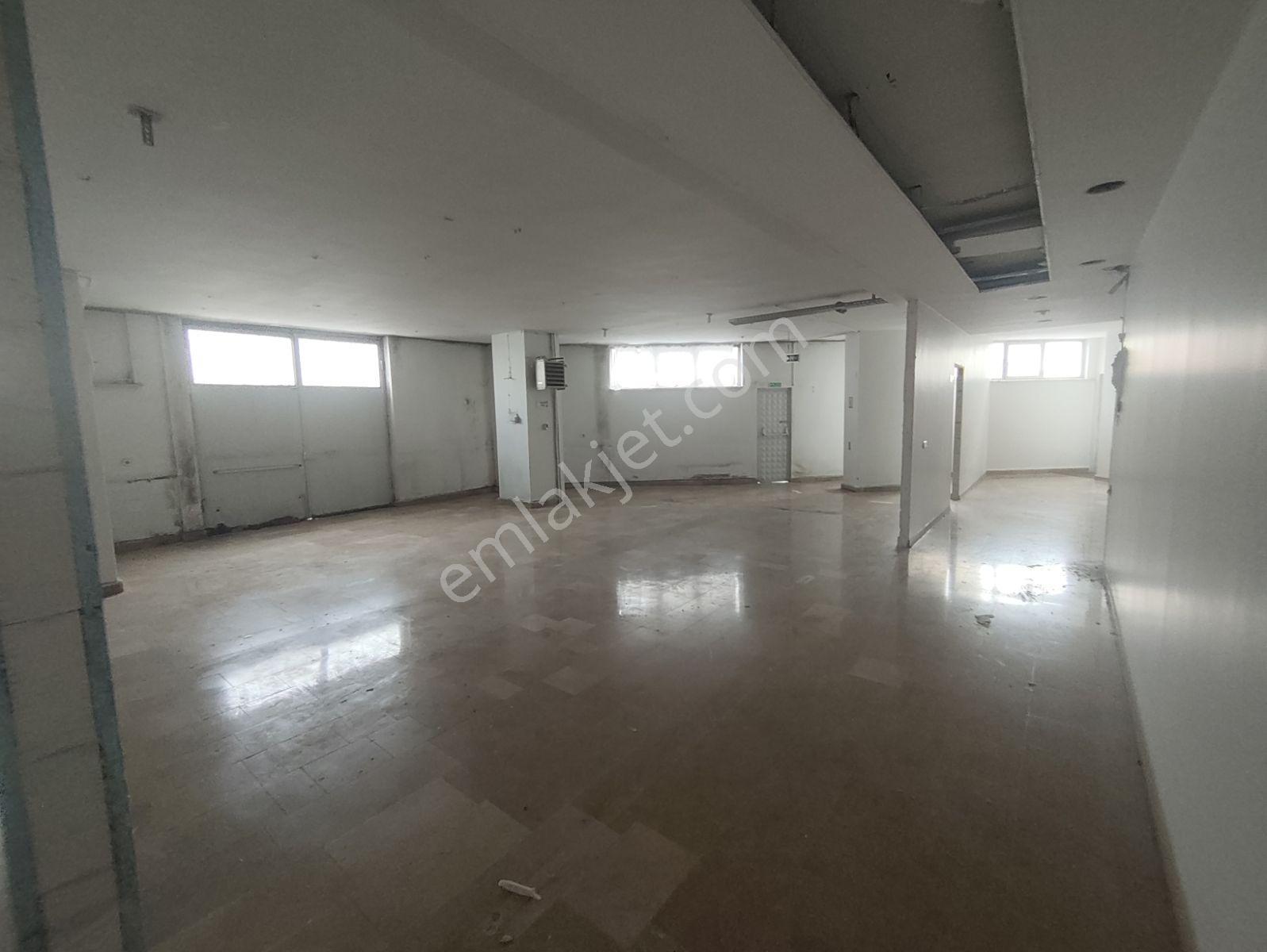 Enes Malik Toraman'dan Yenibosnada 850m2 Kiralık İmalathane Ofis - Görsel 6