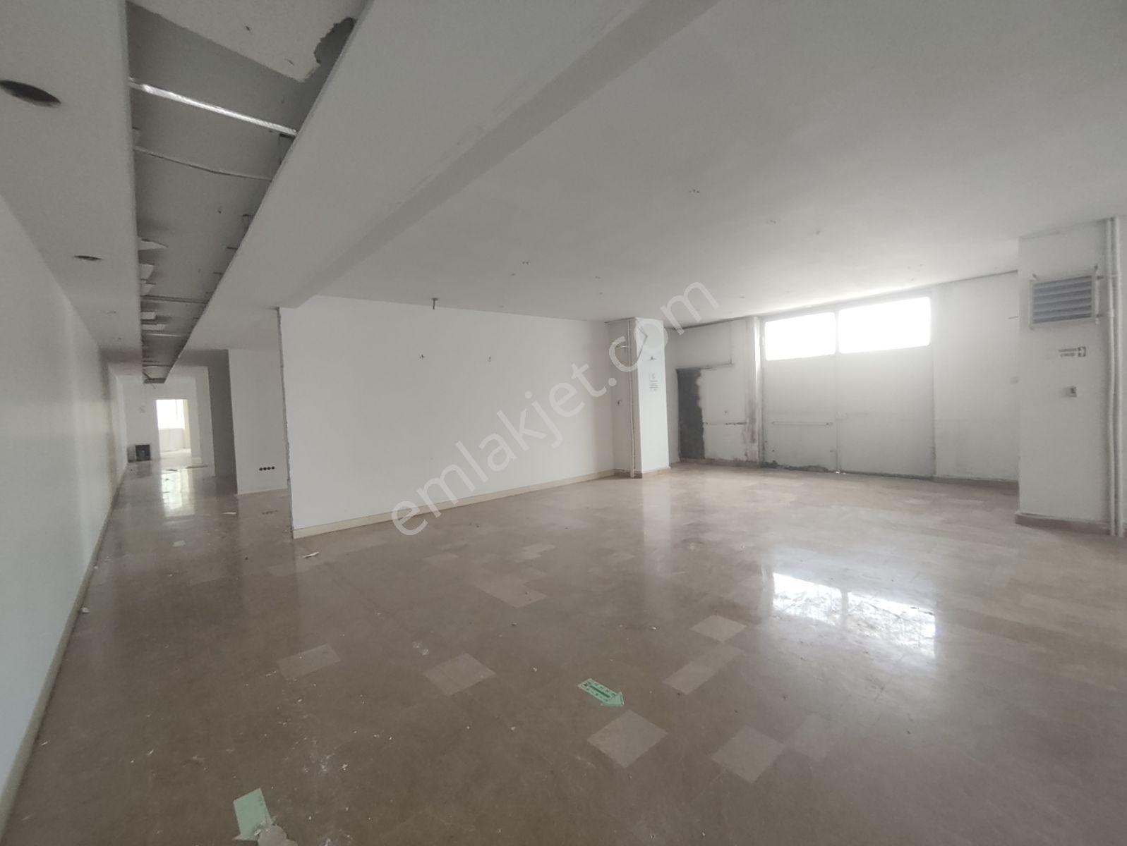 Enes Malik Toraman'dan Yenibosnada 850m2 Kiralık İmalathane Ofis