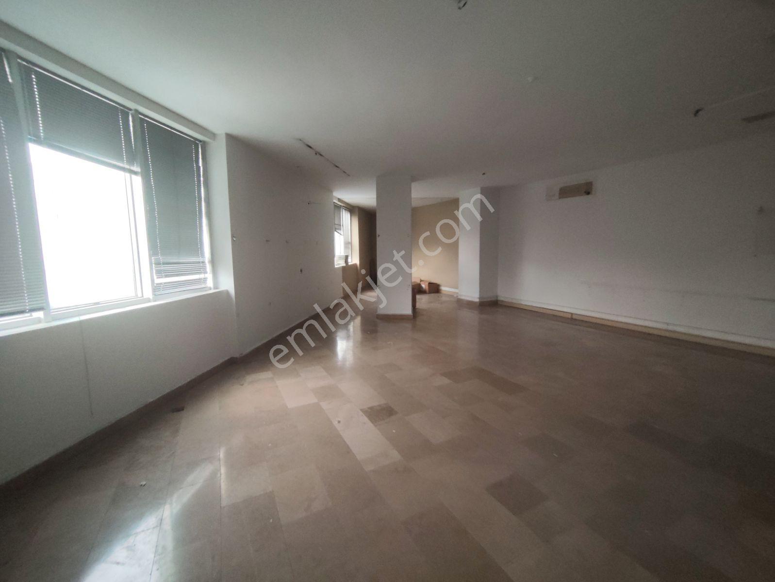 Enes Malik Toraman'dan Yenibosnada 850m2 Kiralık İmalathane Ofis - Görsel 22