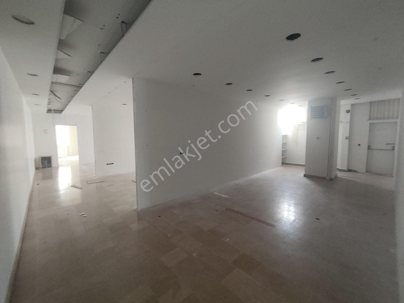 Enes Malik Toraman'dan Yenibosnada 850m2 Kiralık İmalathane Ofis - Görsel 7