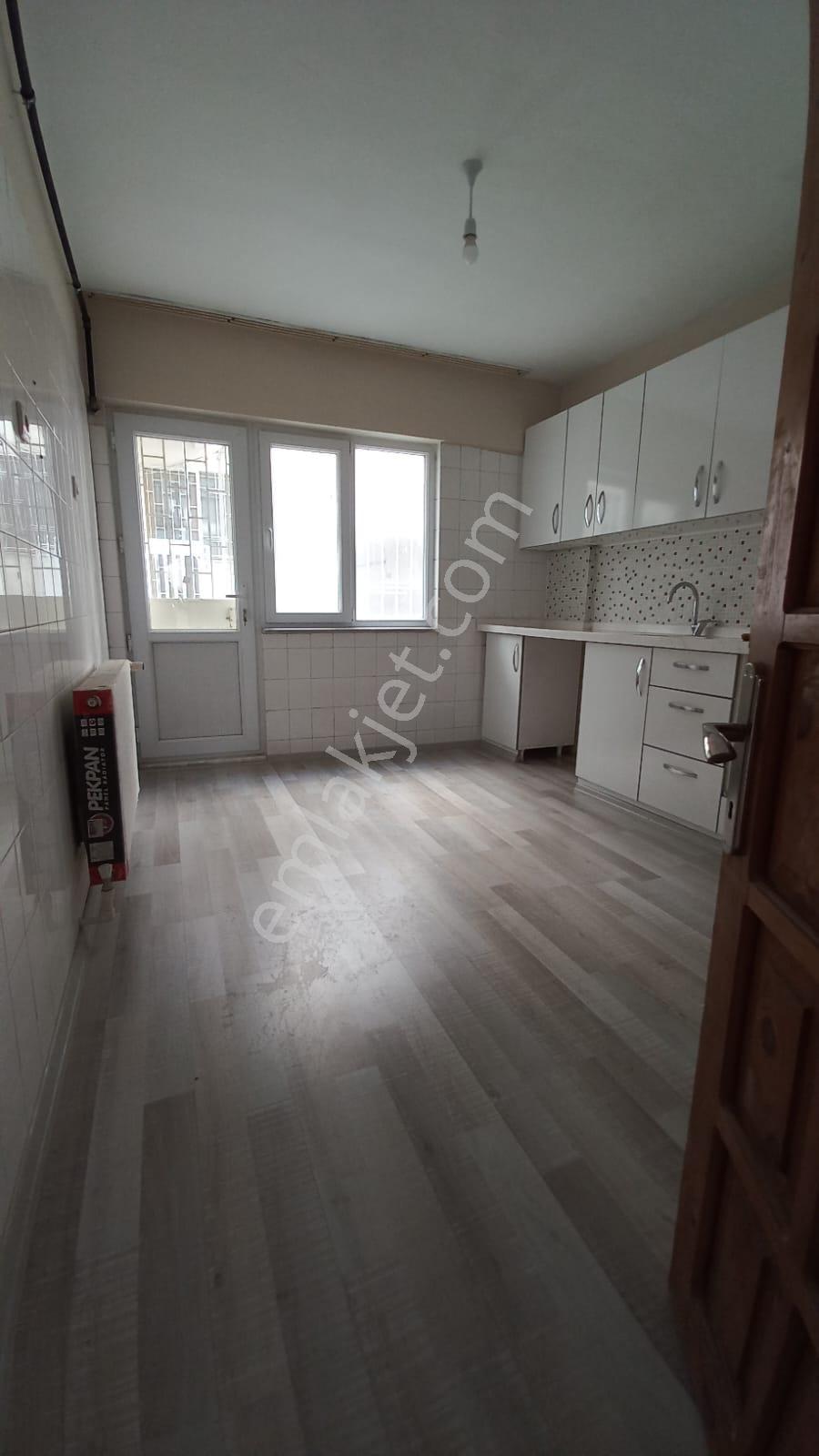Girne Mahallesi'nde Kiralık 3+1 Daire - 100m² - Görsel 13