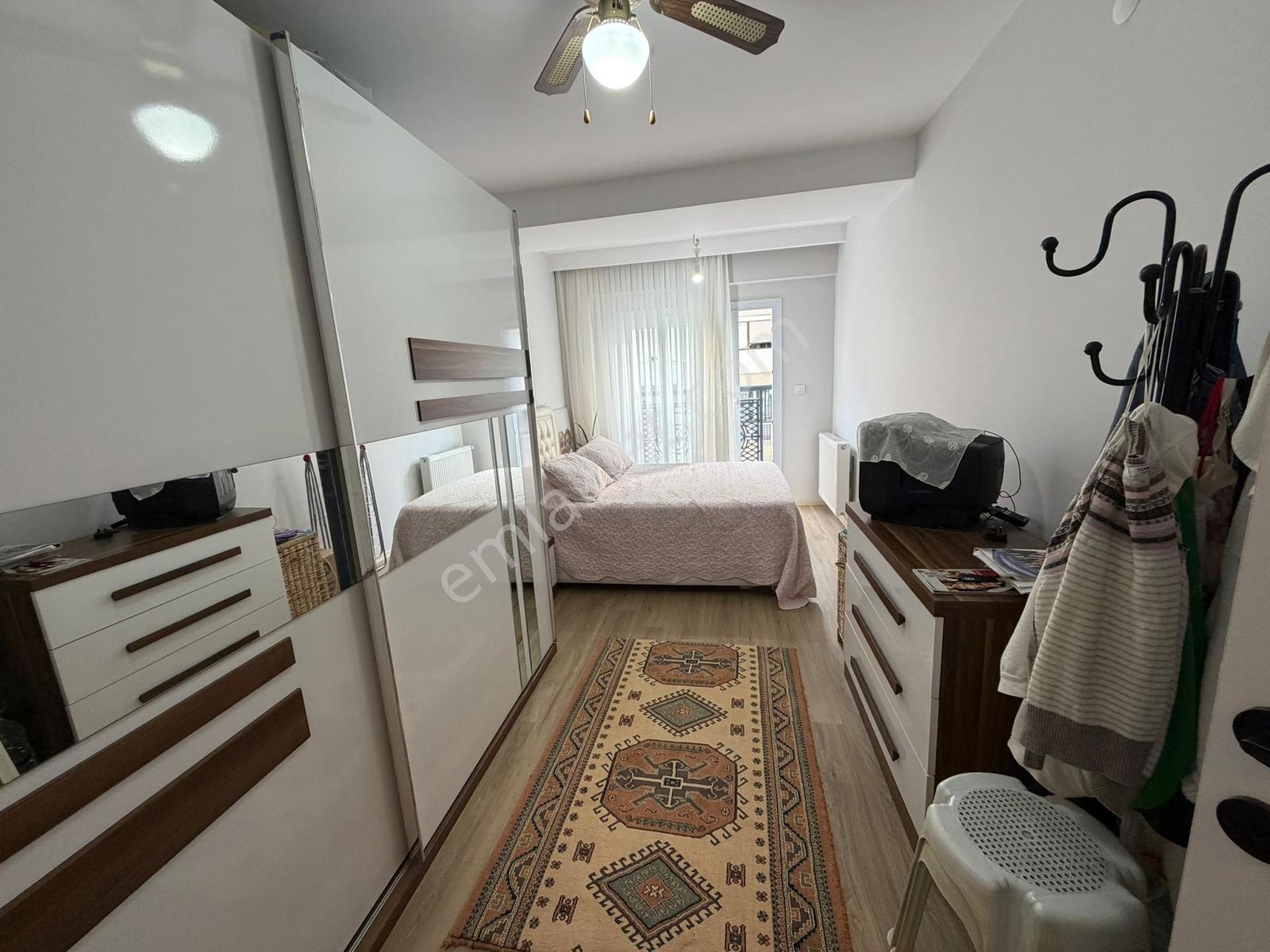 Karşıyaka Bahçelievlerde Merkezi Konumlu Satılık Ara Kat Daire - Görsel 17