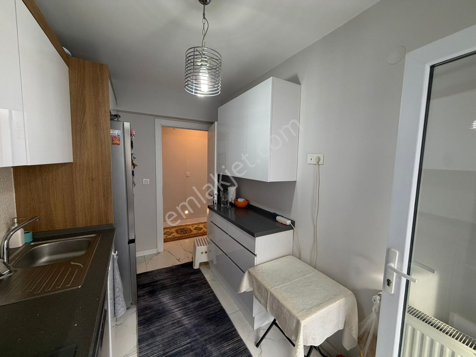 Karşıyaka Bahçelievlerde Merkezi Konumlu Satılık Ara Kat Daire - Görsel 27