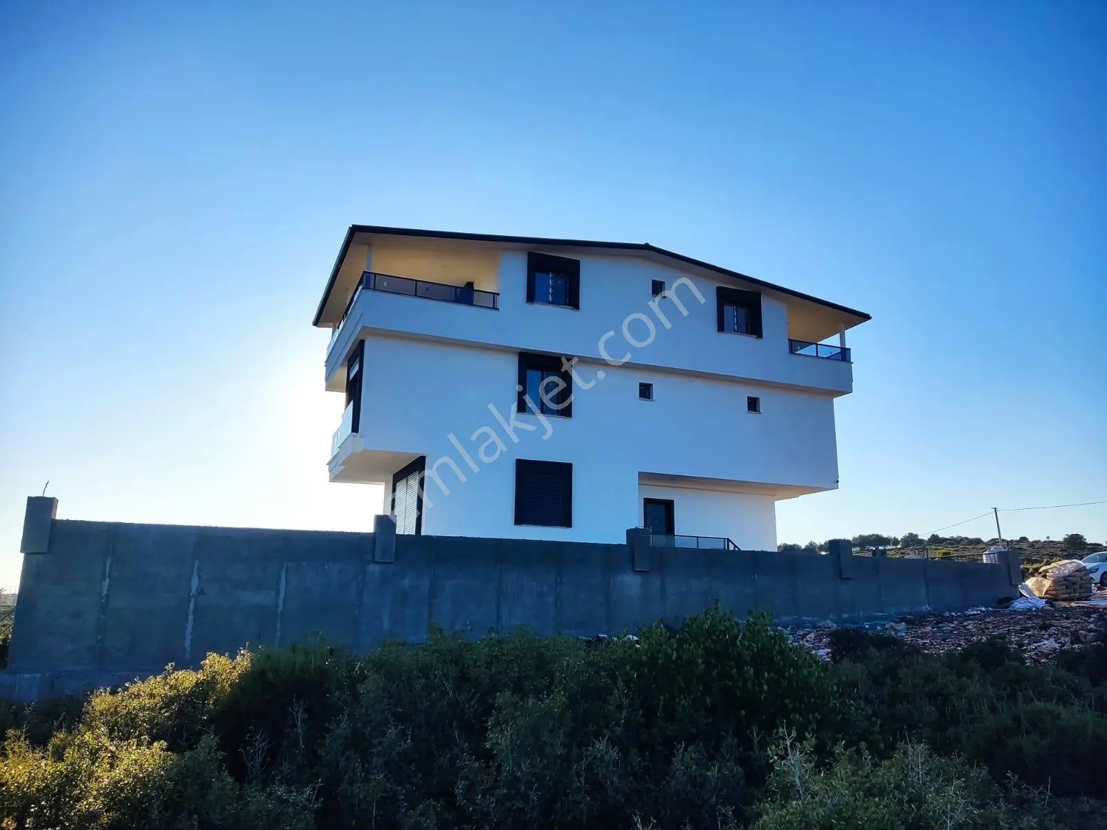 Bozseki De Acil Satılık 5+1 Müstakil Havuzlu Villa