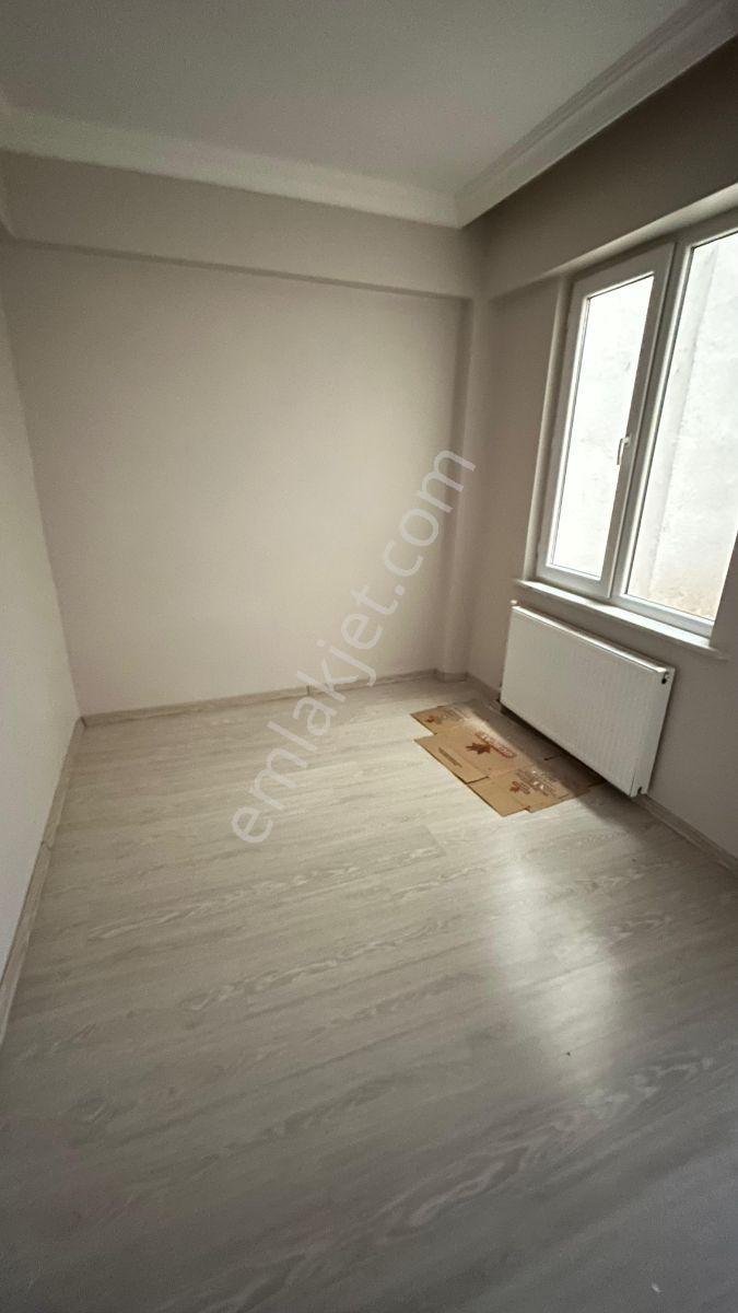 Kızak Heykeli Arkasında Açık Balkonlu 2+0 Kiralık Daire - Görsel 8