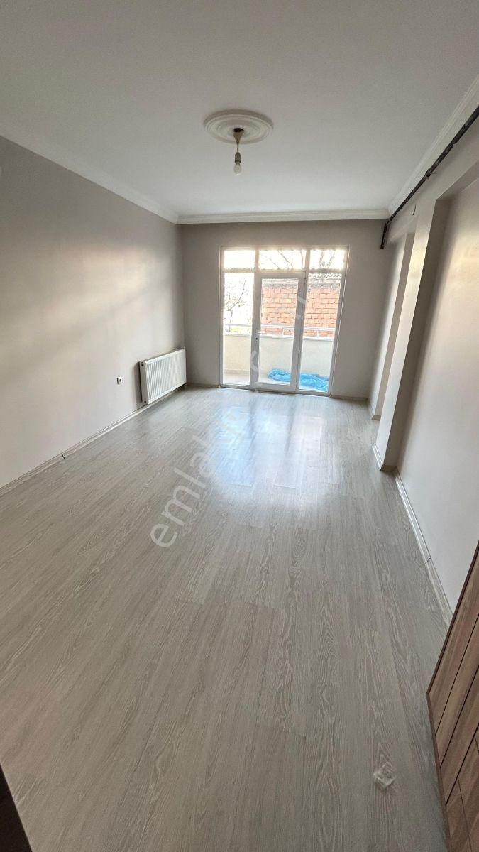 Kızak Heykeli Arkasında Açık Balkonlu 2+0 Kiralık Daire - Görsel 4