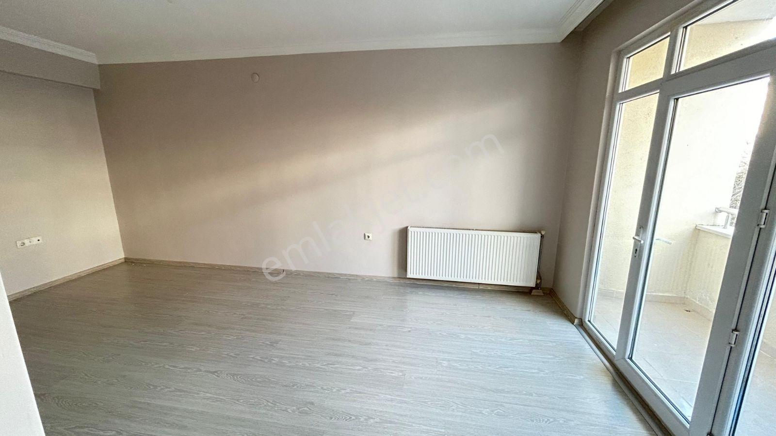 Kızak Heykeli Arkasında Açık Balkonlu 2+0 Kiralık Daire - Görsel 6