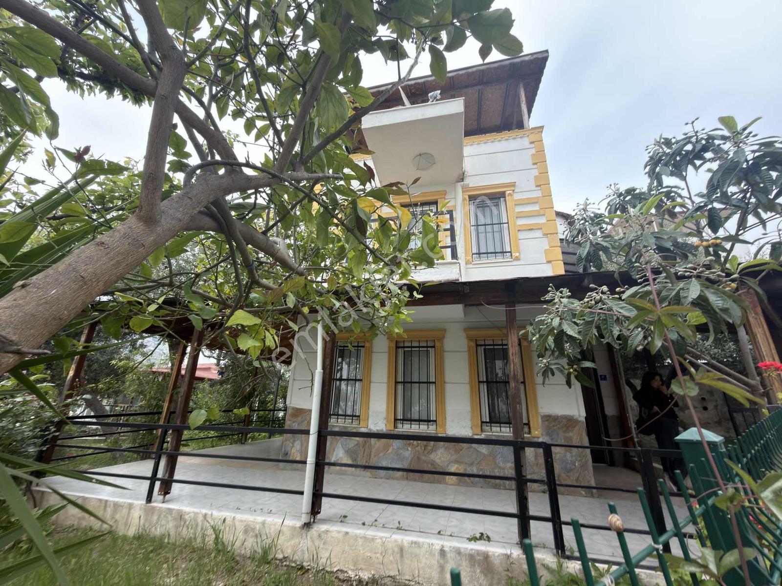 Kuşadası Yavansuda Havuzlu Site İçerisinde Deniz Manzaralı
