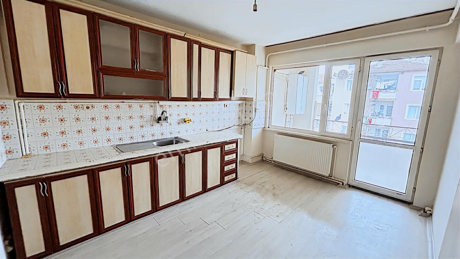Şükrüpaşa İlkokulu Yanında 2 Balkonlu 3+1 Kiralık Daire - Görsel 3
