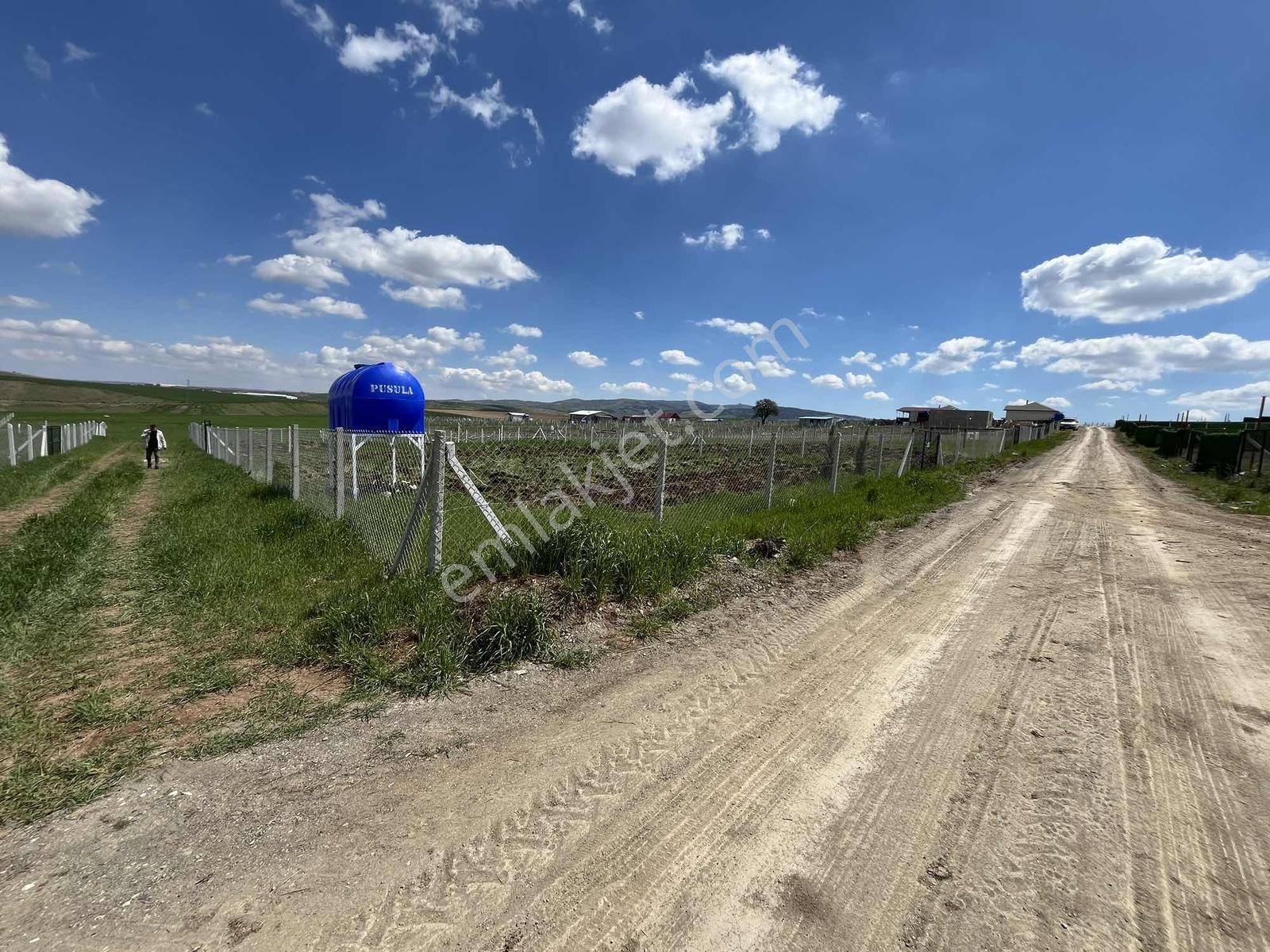 -*bahçelerin İçinde Yol Kenarı Düzlük Te 665 Metre Hisseli Tapu* - Görsel 8