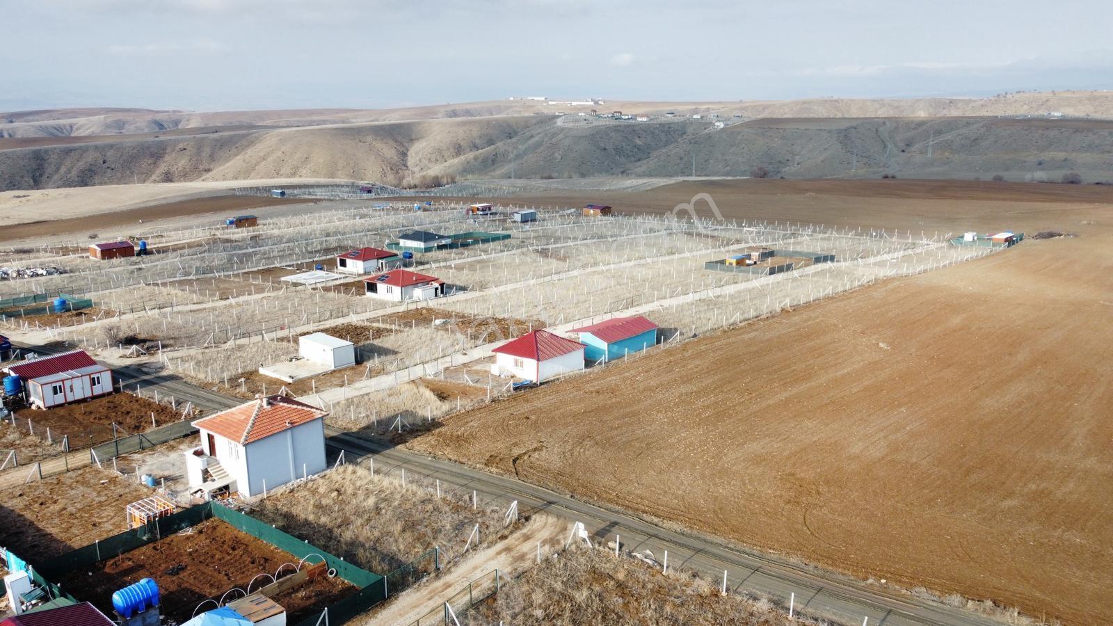 -*bahçelerin İçinde Yol Kenarı Düzlük Te 665 Metre Hisseli Tapu* - Görsel 2