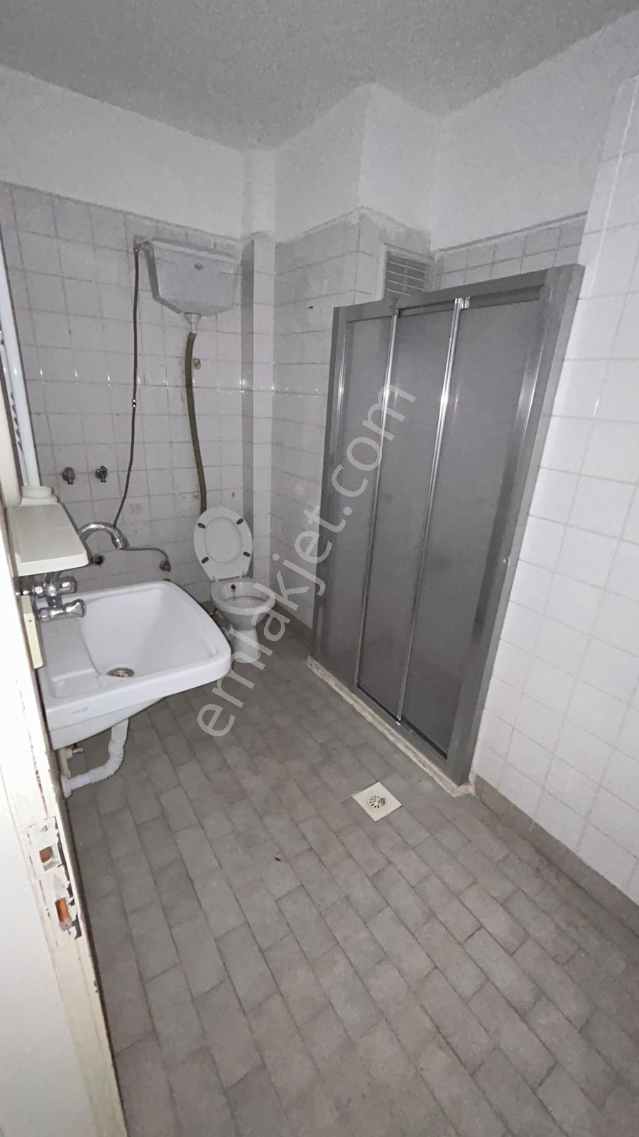 Uzunkaldırım Caddesi'nde 2 Balkonlu 2+1 Kiralık Daire - Görsel 15