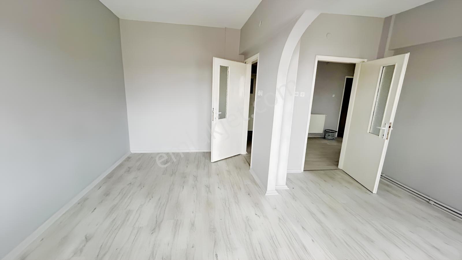 Uzunkaldırım Caddesi'nde 2 Balkonlu 2+1 Kiralık Daire - Görsel 8