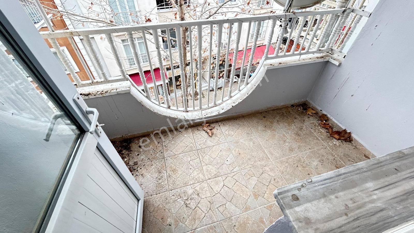 Uzunkaldırım Caddesi'nde 2 Balkonlu 2+1 Kiralık Daire - Görsel 26