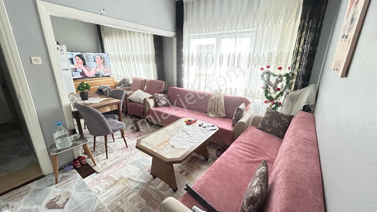 Karanfiloğlu'nda Sobalı Yüksek Giriş Kat 2+1 Satılık Daire