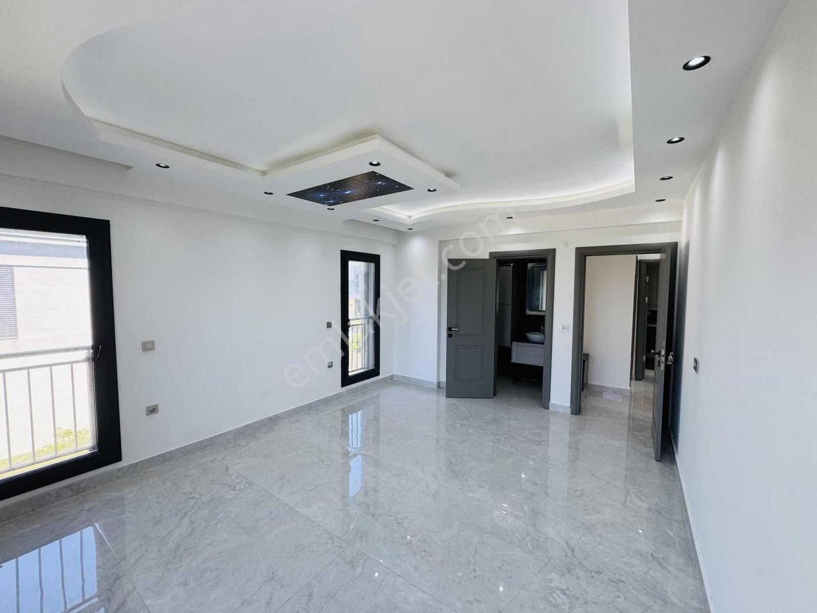 Kuşadası Güzelçamlıda Deniz Manzaralı Satılık 4+1 Müstakil Villa - Görsel 17