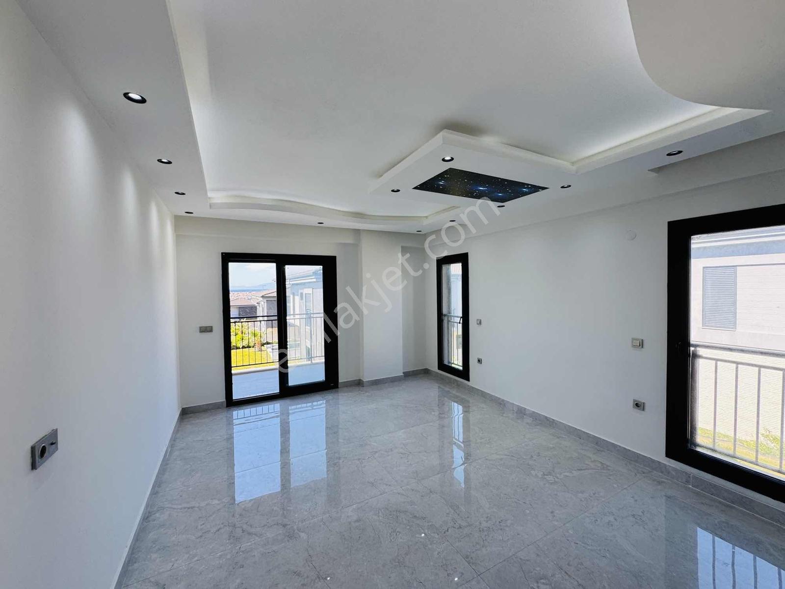 Kuşadası Güzelçamlıda Deniz Manzaralı Satılık 4+1 Müstakil Villa - Görsel 4