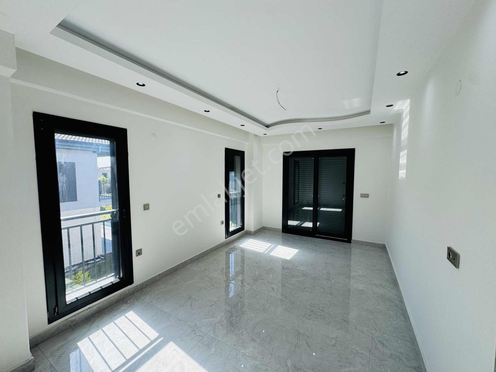 Kuşadası Güzelçamlıda Deniz Manzaralı Satılık 4+1 Müstakil Villa - Görsel 3