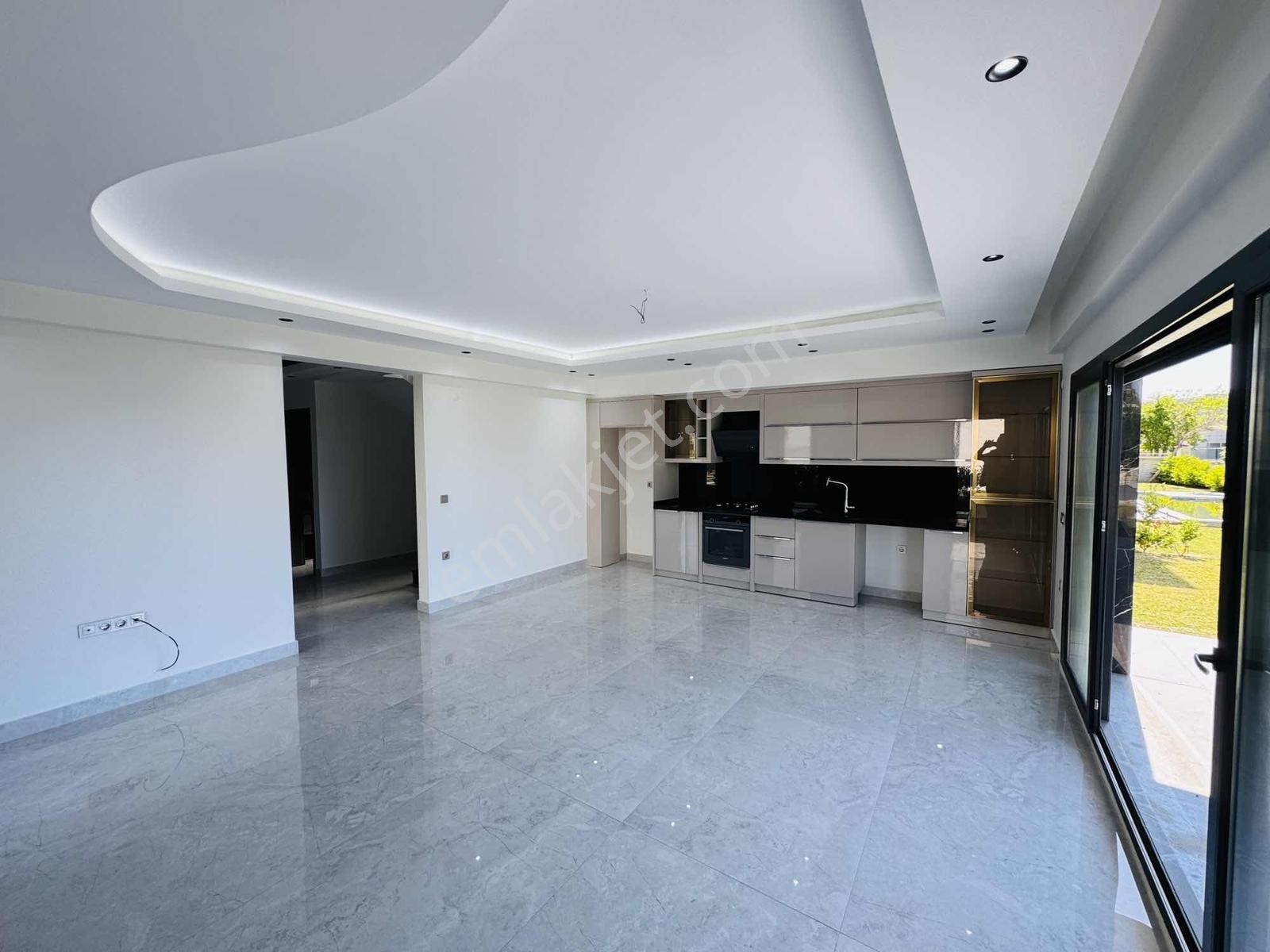 Kuşadası Güzelçamlıda Deniz Manzaralı Satılık 4+1 Müstakil Villa - Görsel 10