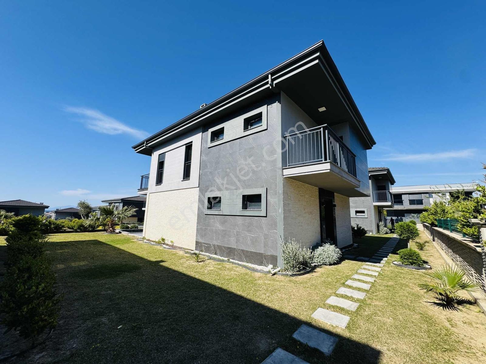Kuşadası Güzelçamlıda Deniz Manzaralı Satılık 4+1 Müstakil Villa - Görsel 7