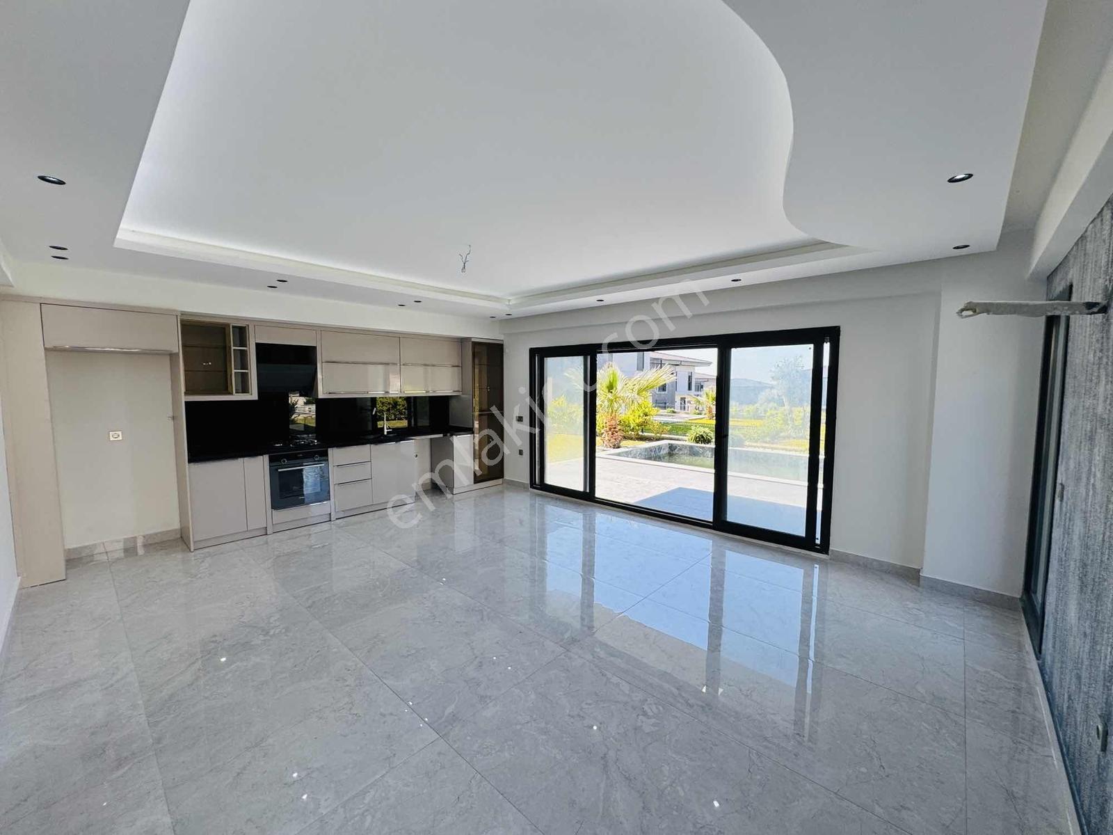 Kuşadası Güzelçamlıda Deniz Manzaralı Satılık 4+1 Müstakil Villa - Görsel 28