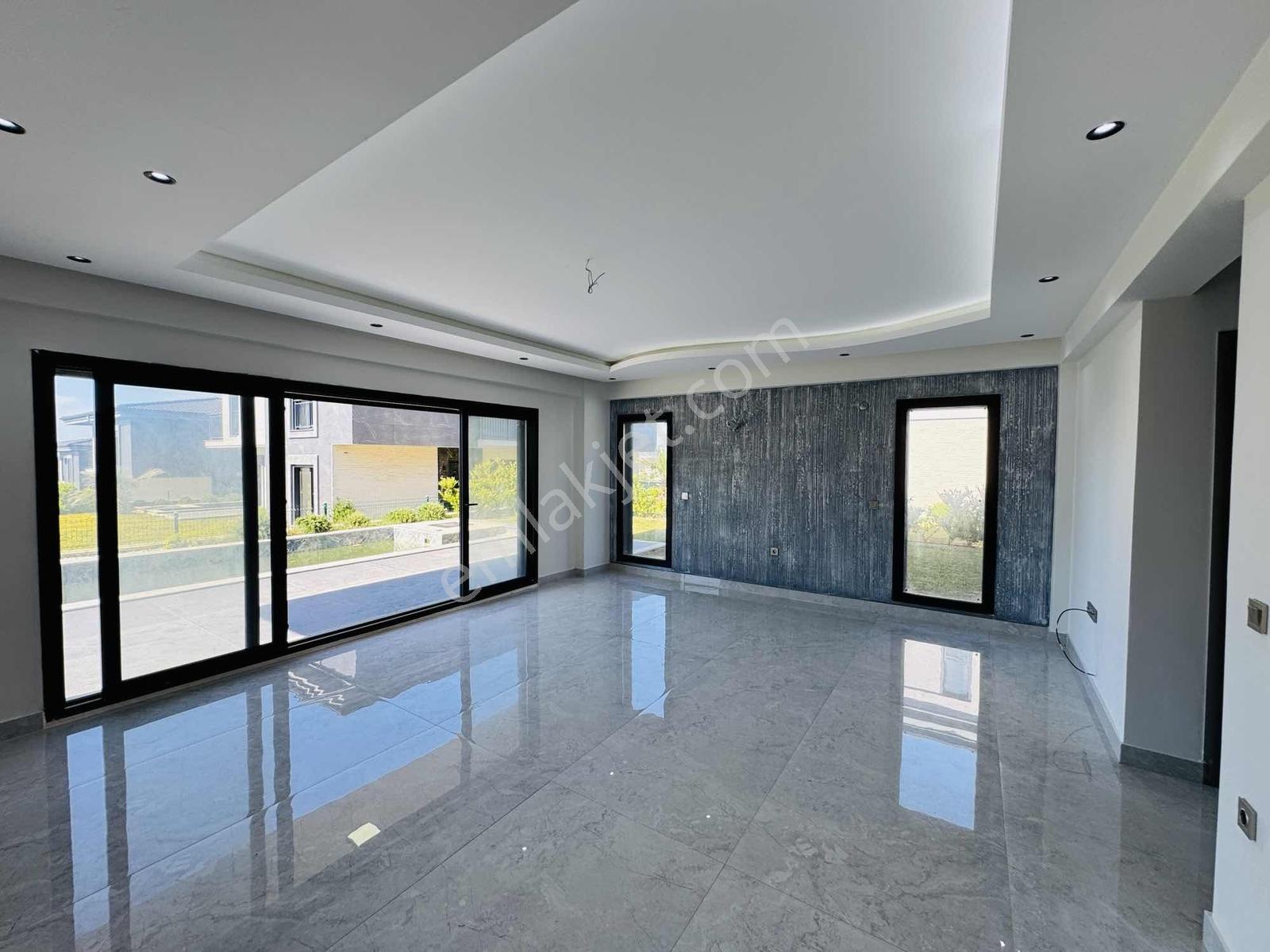 Kuşadası Güzelçamlıda Deniz Manzaralı Satılık 4+1 Müstakil Villa - Görsel 15