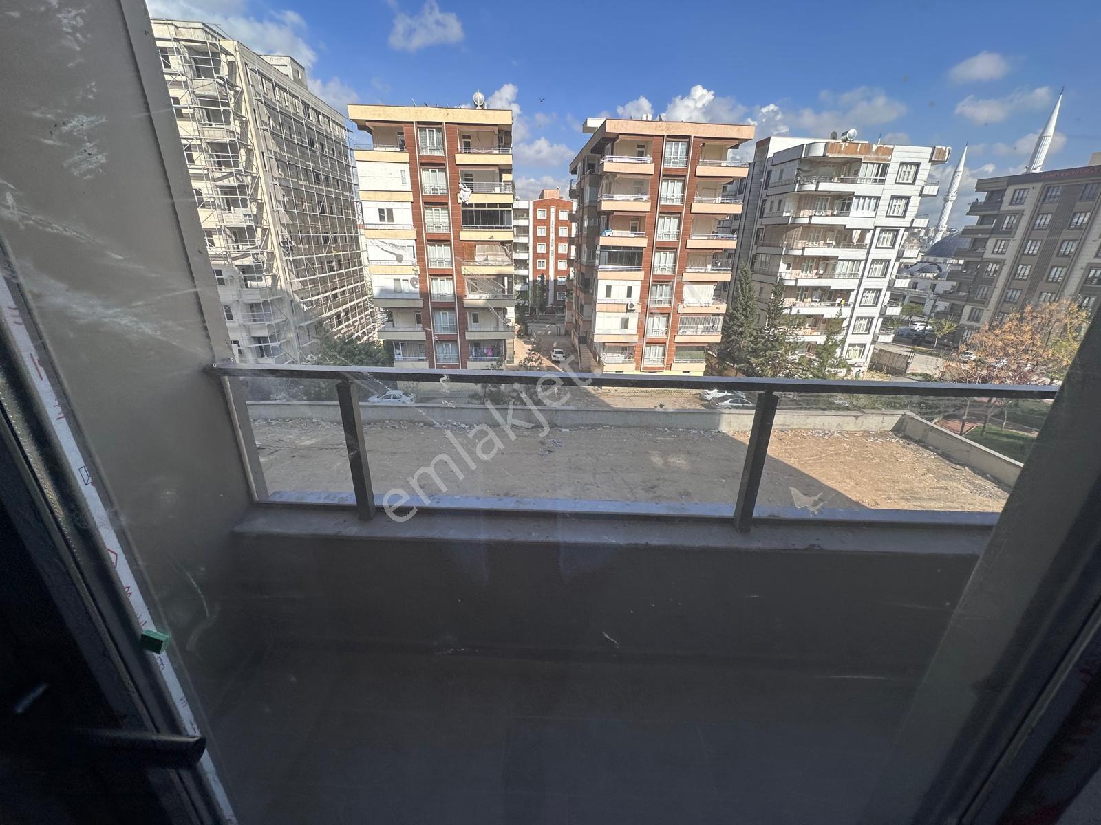 Akev Gayrimenkul'den Kköprü Akpiyar'da Sitede 1+1 Ara Kat Daire - Görsel 3