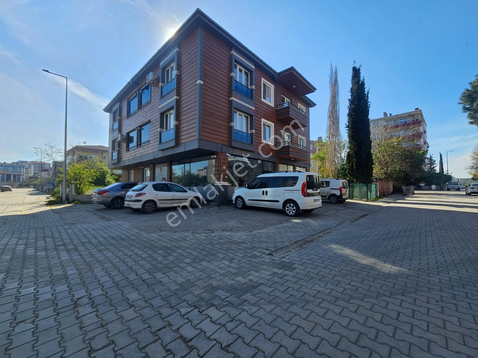 Altınova Mah. Pazar Yerine Yakın 50 M2 Köşe Dükkan - Görsel 4