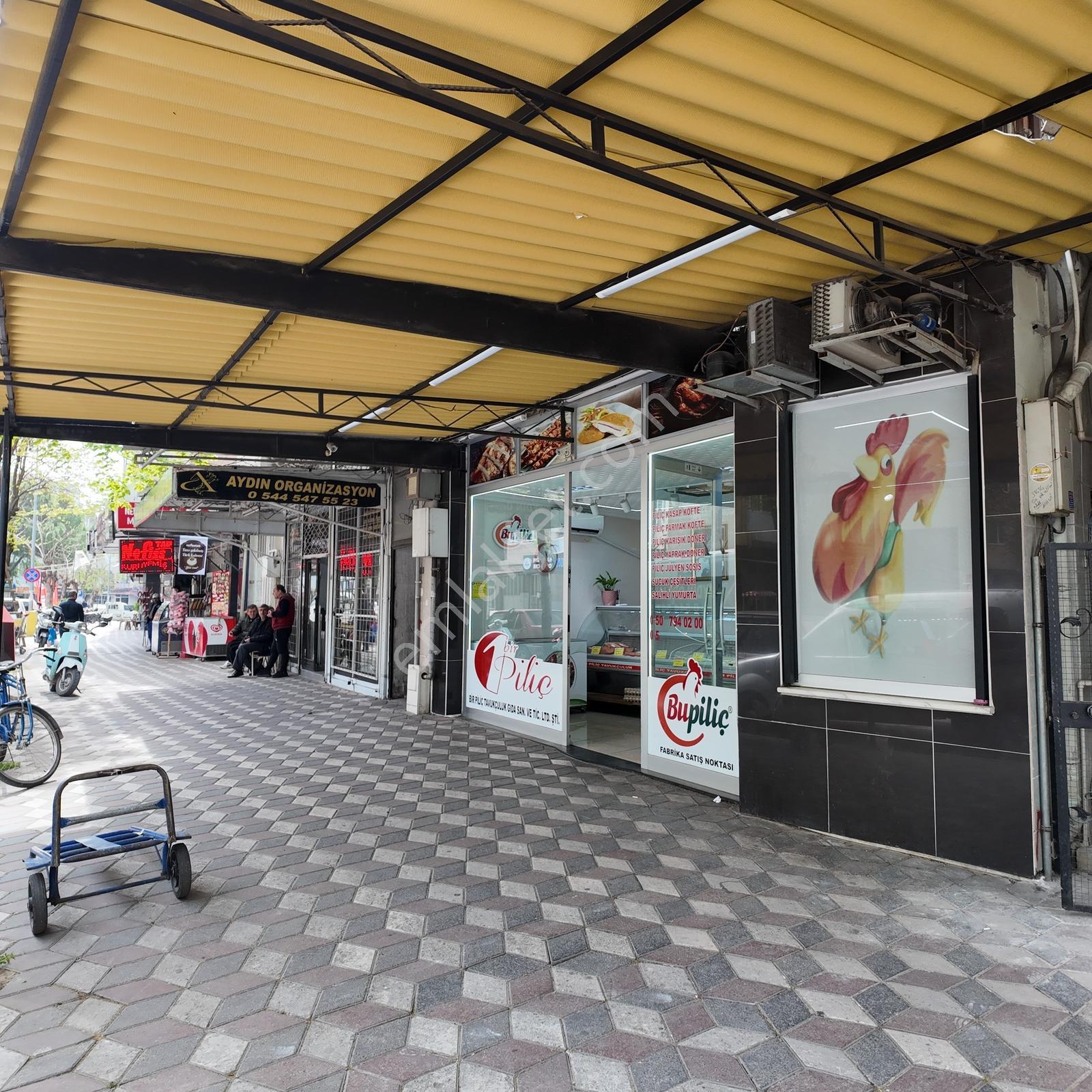 Kethüda Mh. Yaya Ve Araç Trafiğinin Yoğun Olduğu Bölgede Dükkan