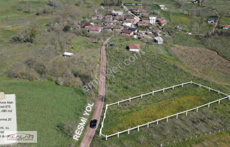Topluca Mah. Resmi Yollu Elektrik Su Başında