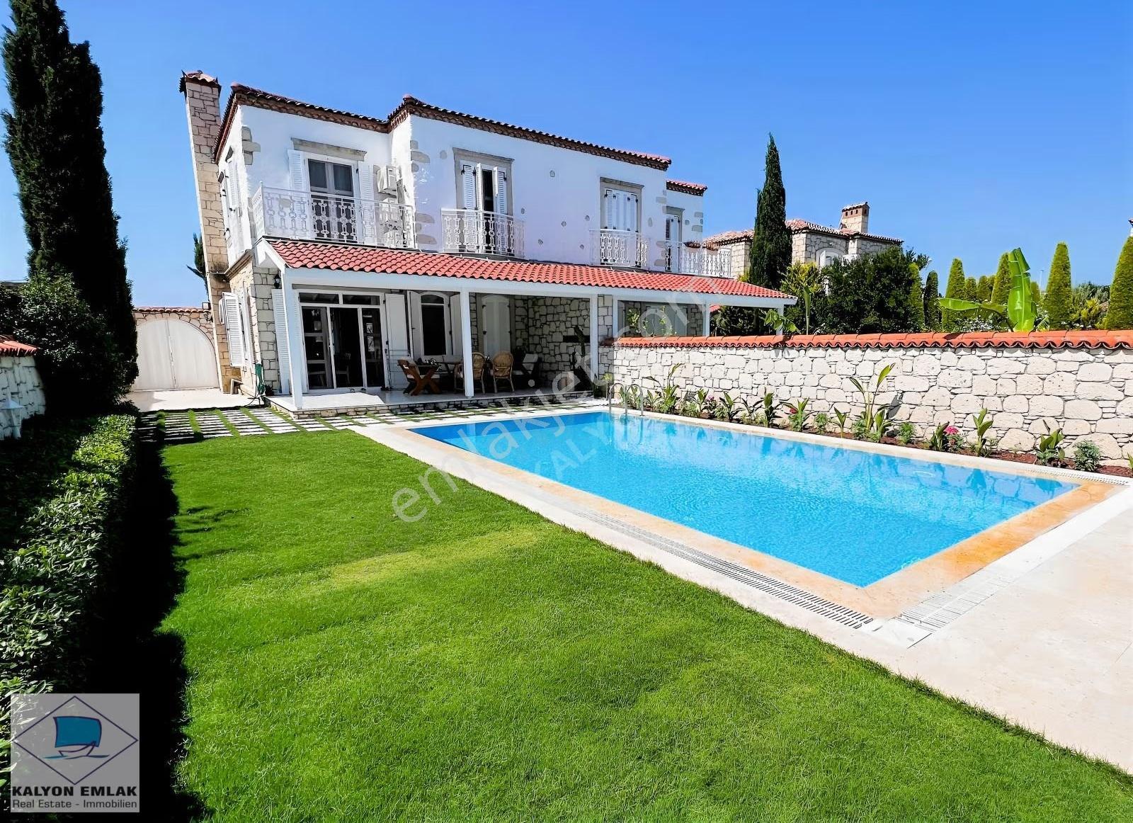 Alaçatı Merkezde 3 Oda 3 Banyo Müstakil Havuzlu Klimalı Villa