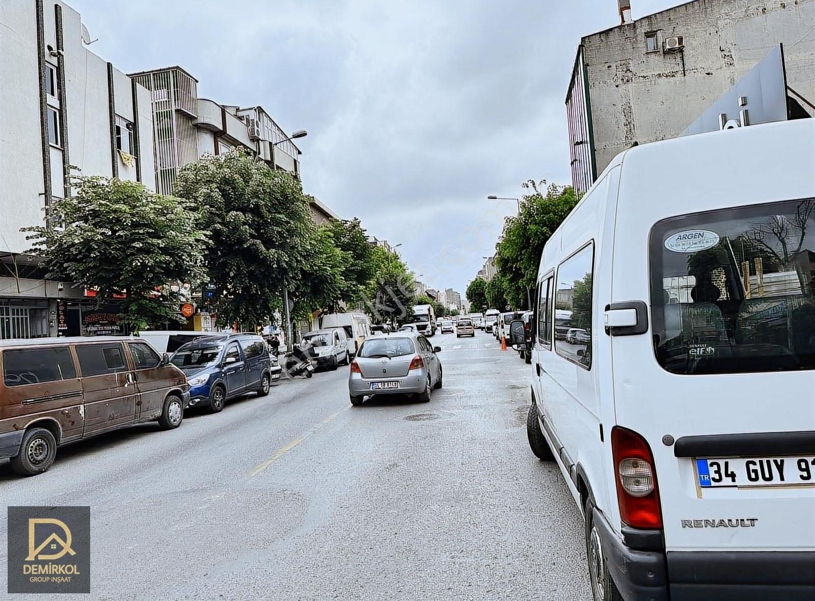 Yenibosna Yıldırım Beyazıt Cadde Üzeri 193 M2 Satılık Arsa - Görsel 3