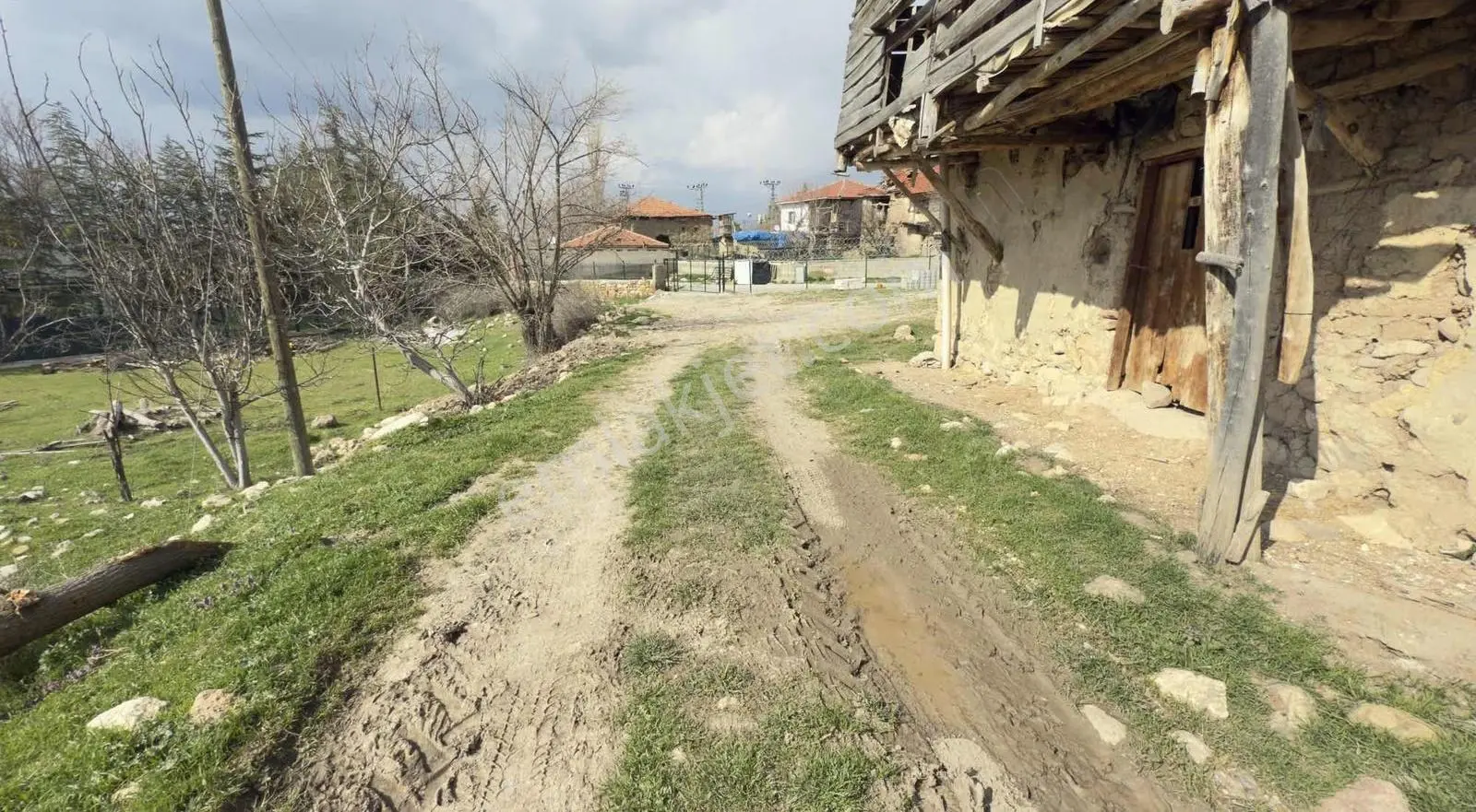 Güvenç Mahallesinde Köyiçi Bahçelik Müstakil Arsa - Görsel 3