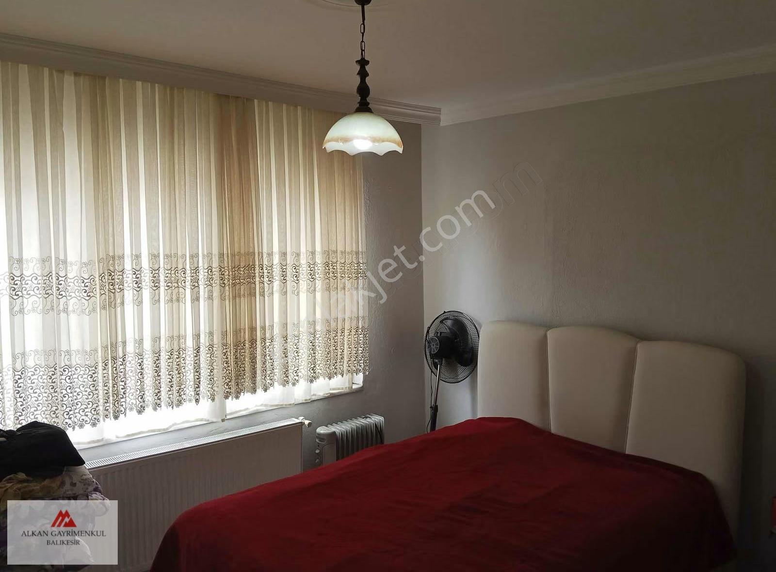 Koray Lisesi Ve Çarşıya Pazara Markete Yakın Kombili 2+1 Daire - Görsel 4