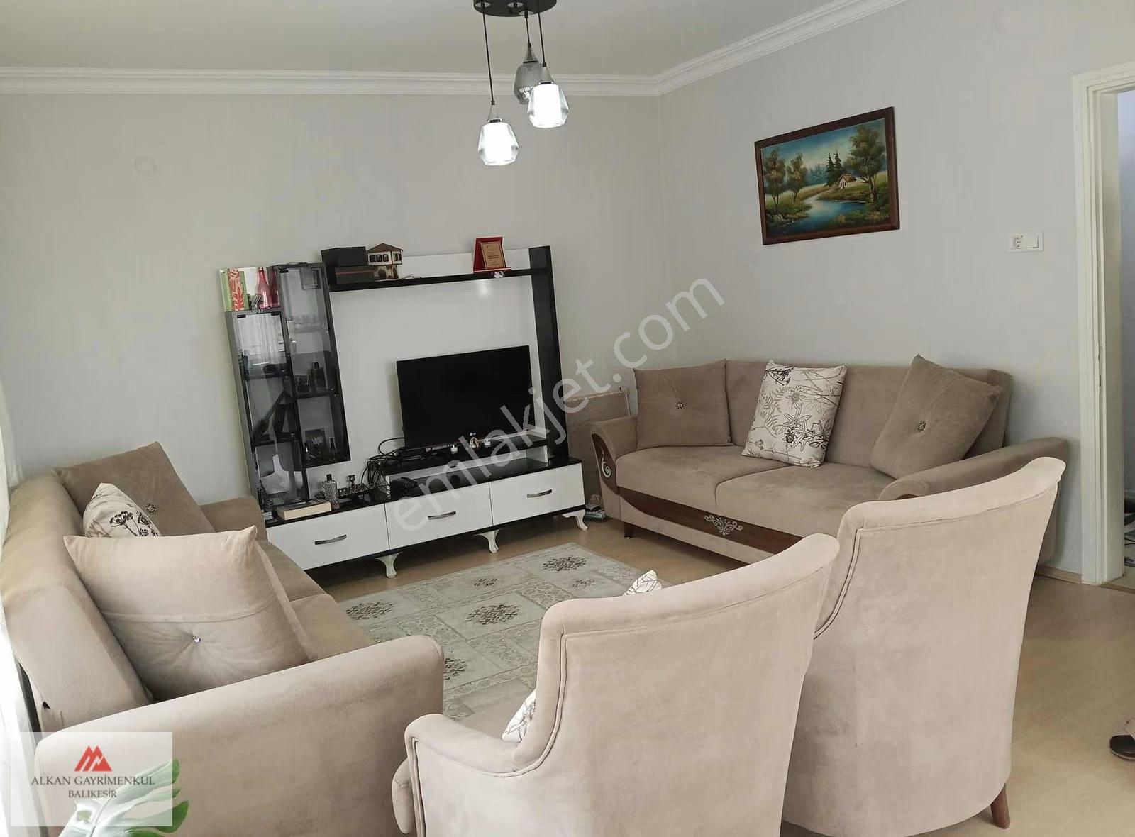 Koray Lisesi Ve Çarşıya Pazara Markete Yakın Kombili 2+1 Daire