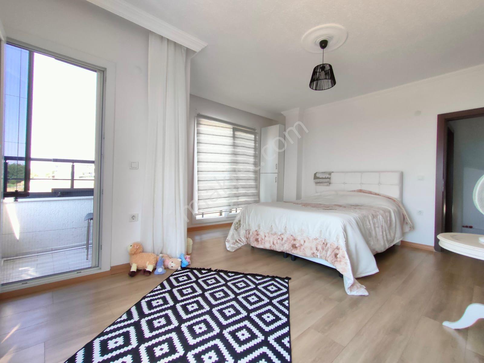 Yeniçiftlik'te Havuzlu Ful Eşyalı Şarkköşeli Müstakil Lüks Villa - Görsel 8