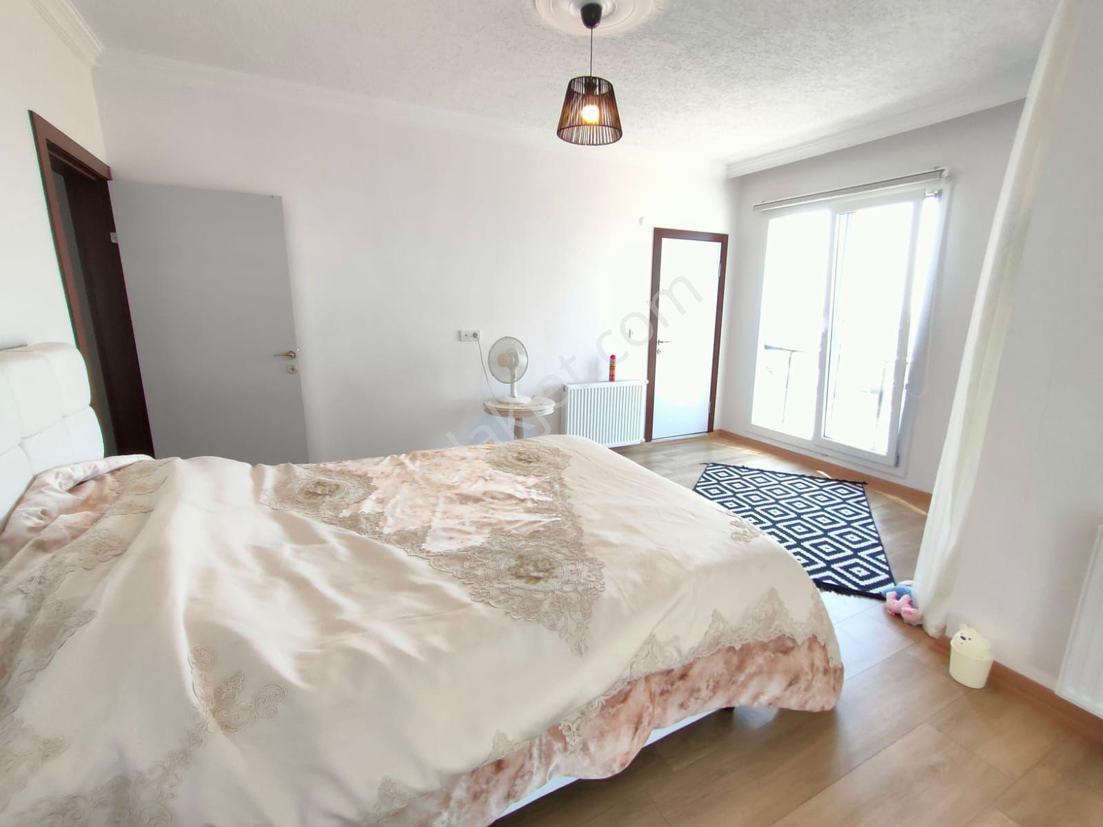 Yeniçiftlik'te Havuzlu Ful Eşyalı Şarkköşeli Müstakil Lüks Villa - Görsel 13