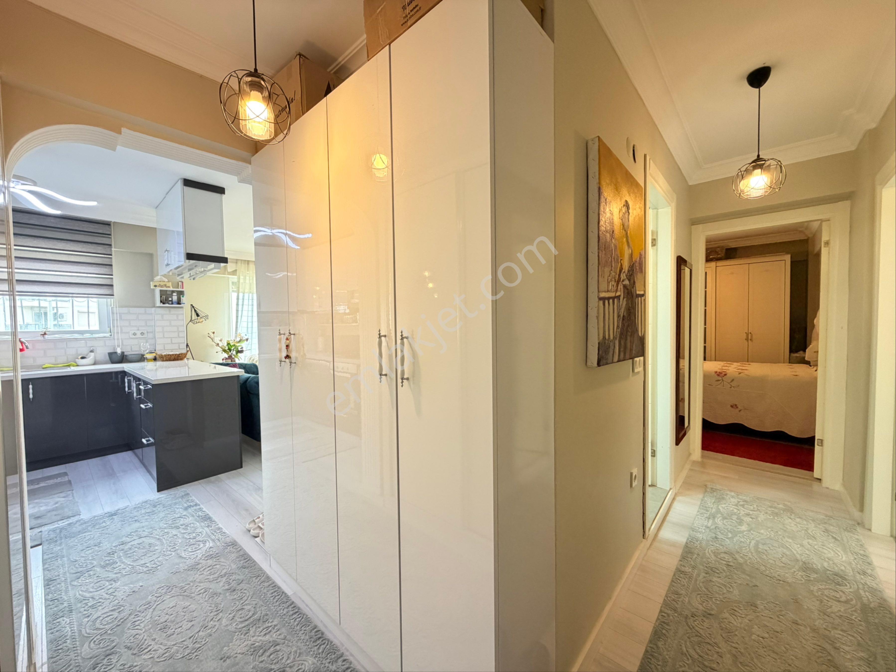 Kuşadası Marinada Deniz Manzaralı Satılık 2+1 Bakımlı Daire - Görsel 18