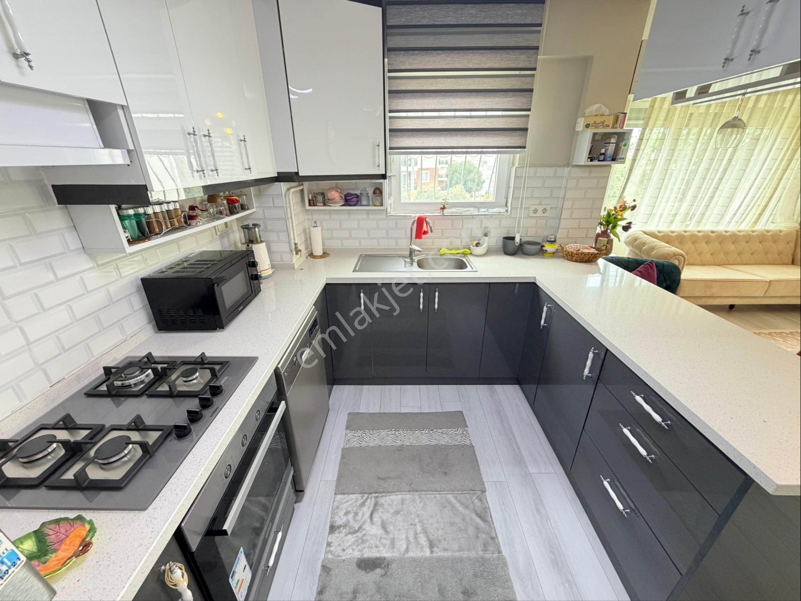 Kuşadası Marinada Deniz Manzaralı Satılık 2+1 Bakımlı Daire - Görsel 11