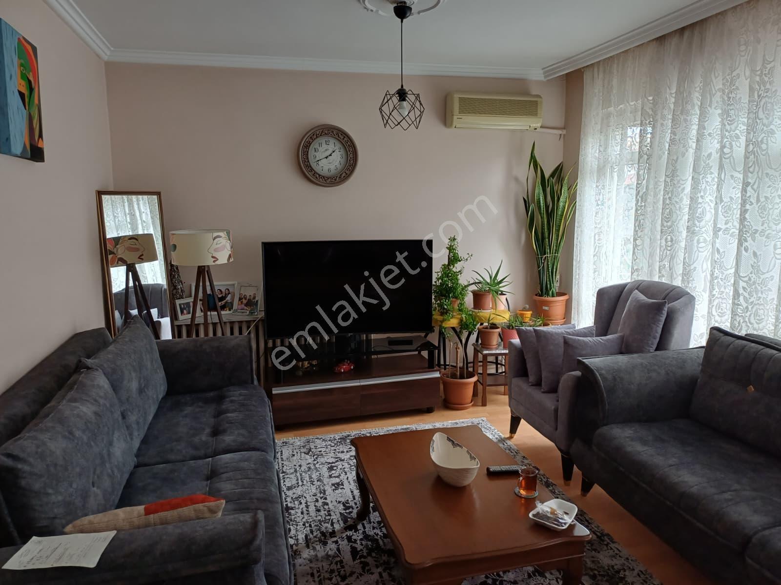 Gop Hirfanlı Sokakta Uğurmumcu Caddesine Yakın 2.kat Ön Cephe 130 M2 3+1 Satılık Daire - Görsel 4